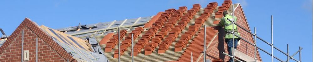 Nieuwe dakpannen plaatse in Haarlem